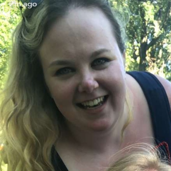 Meet your Posher, Amy - Picture 2 of 2